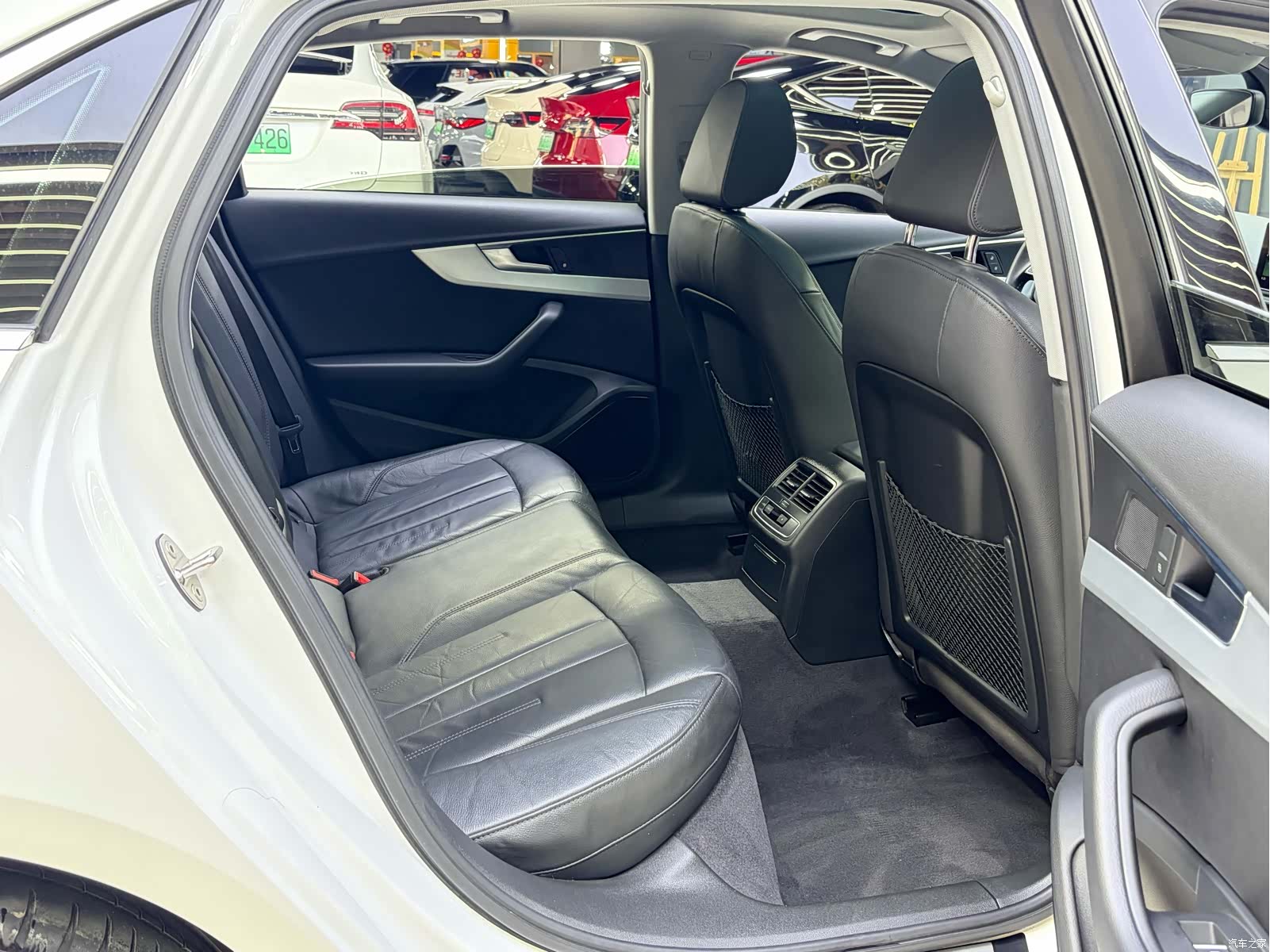 Audi A4L, 2018 9