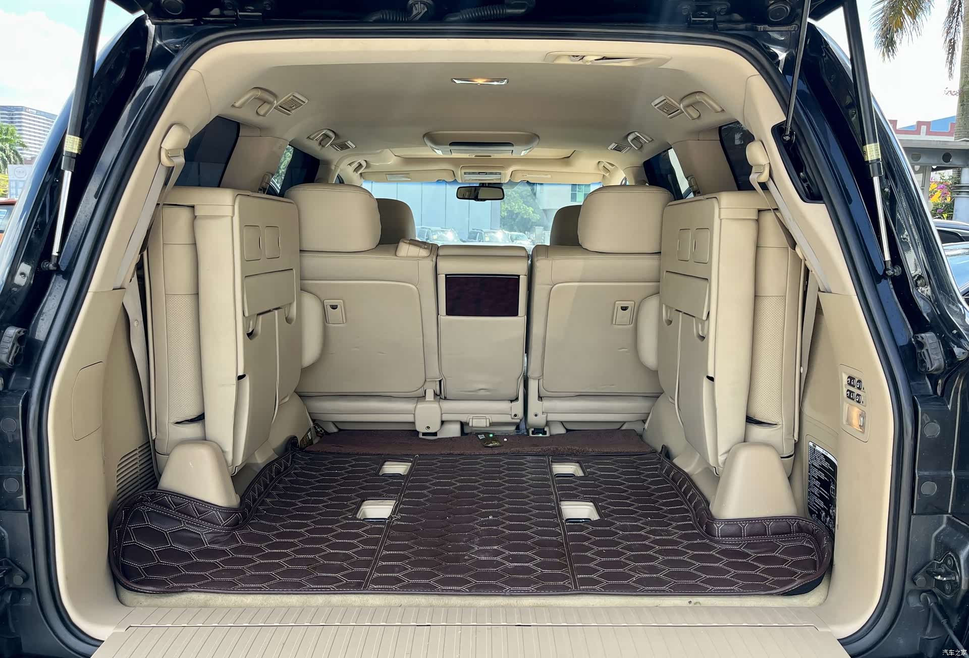 Lexus LX, 2011 9