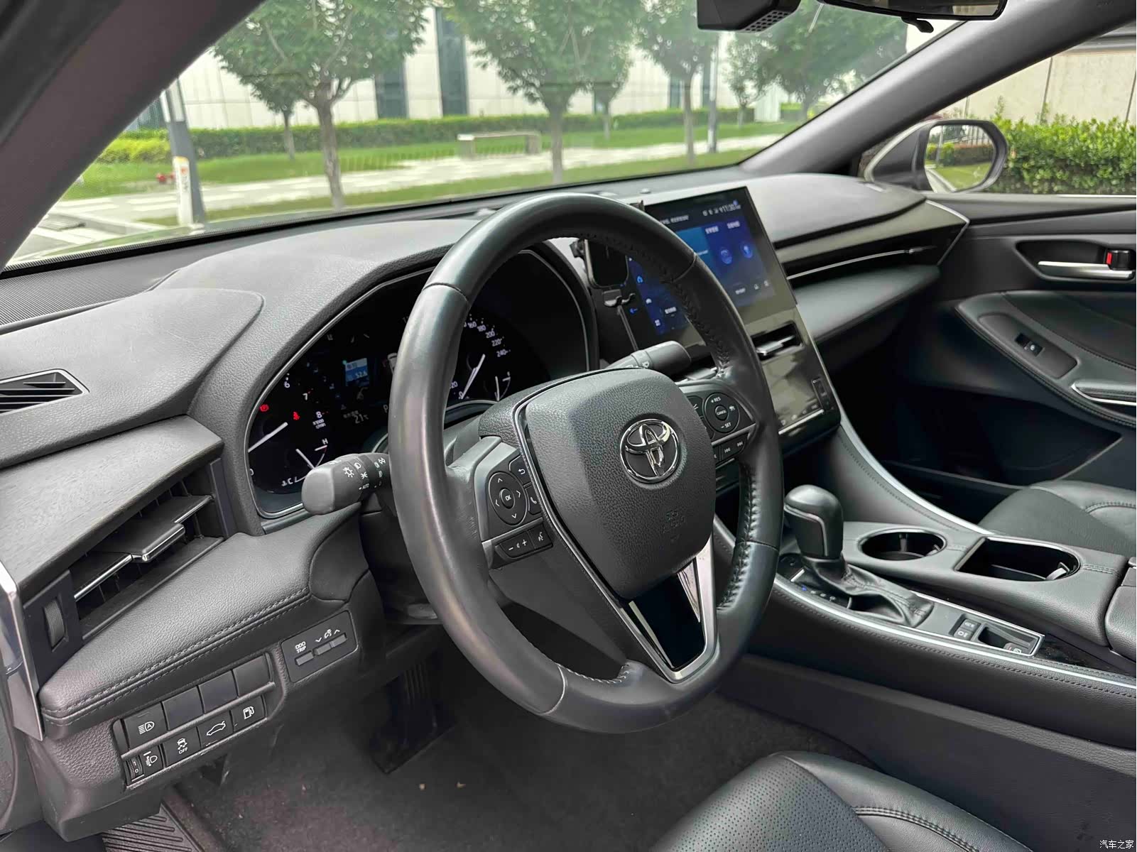 Toyota Avalon, 2022 все фото