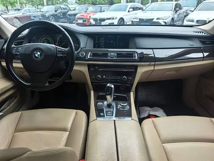 BMW 7 Series, 2011 года фото 3