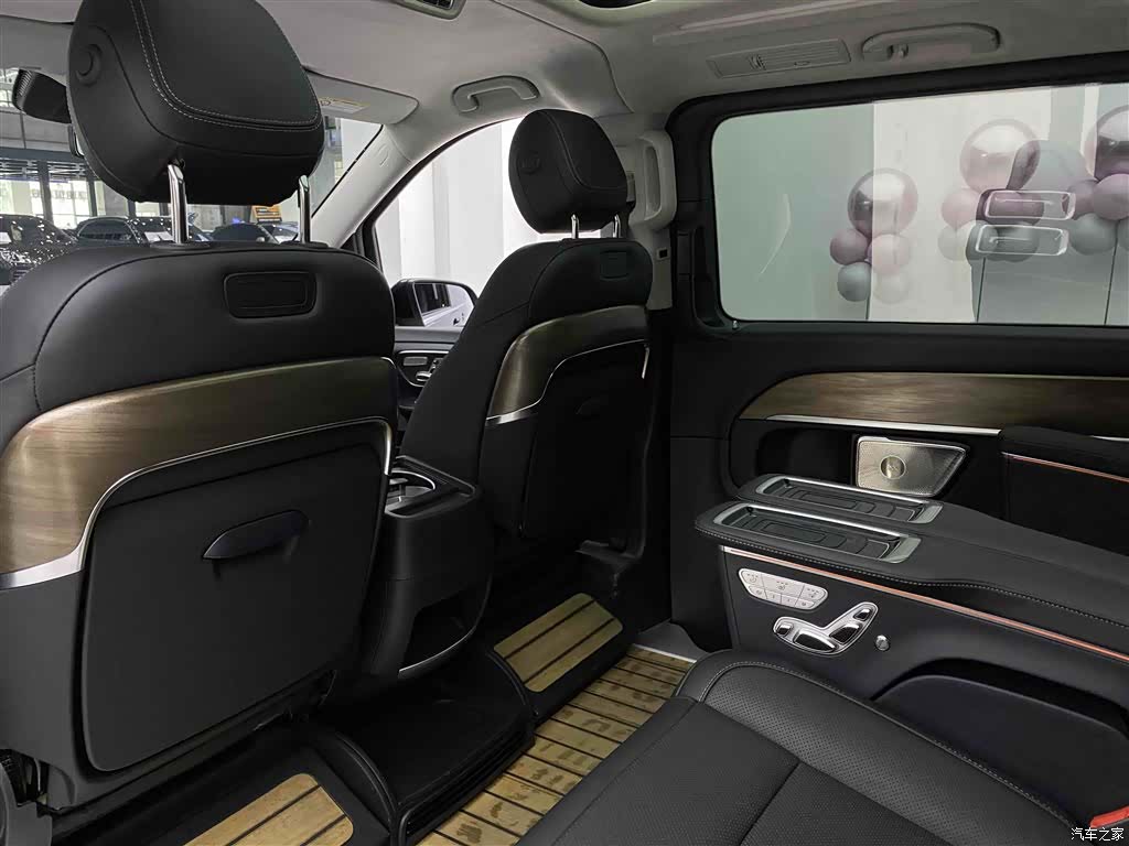 Mercedes-Benz V-Class, 2024 8