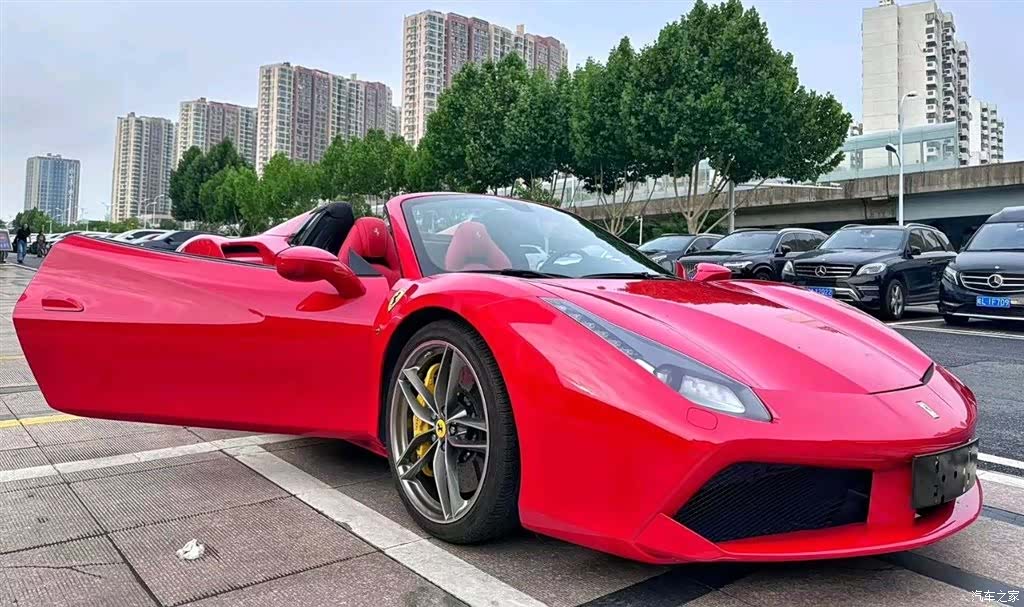 Ferrari 488, 2018 4