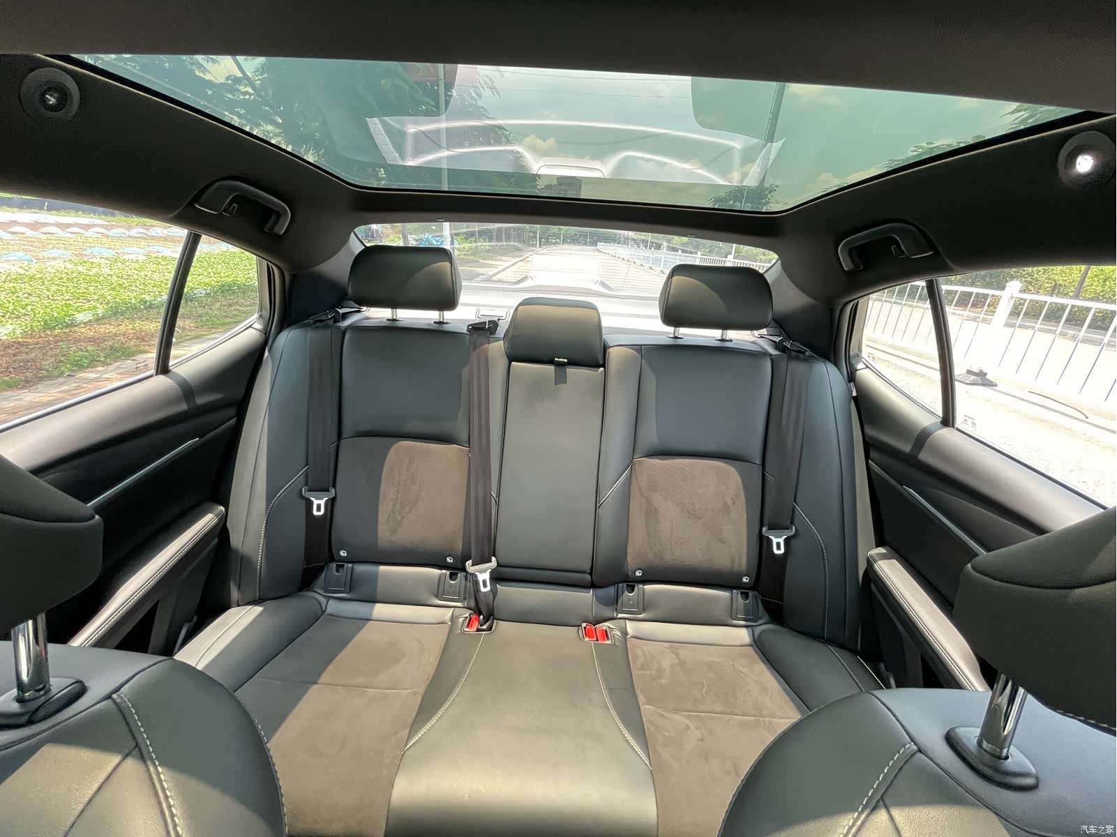 Toyota Camry, 2025 25