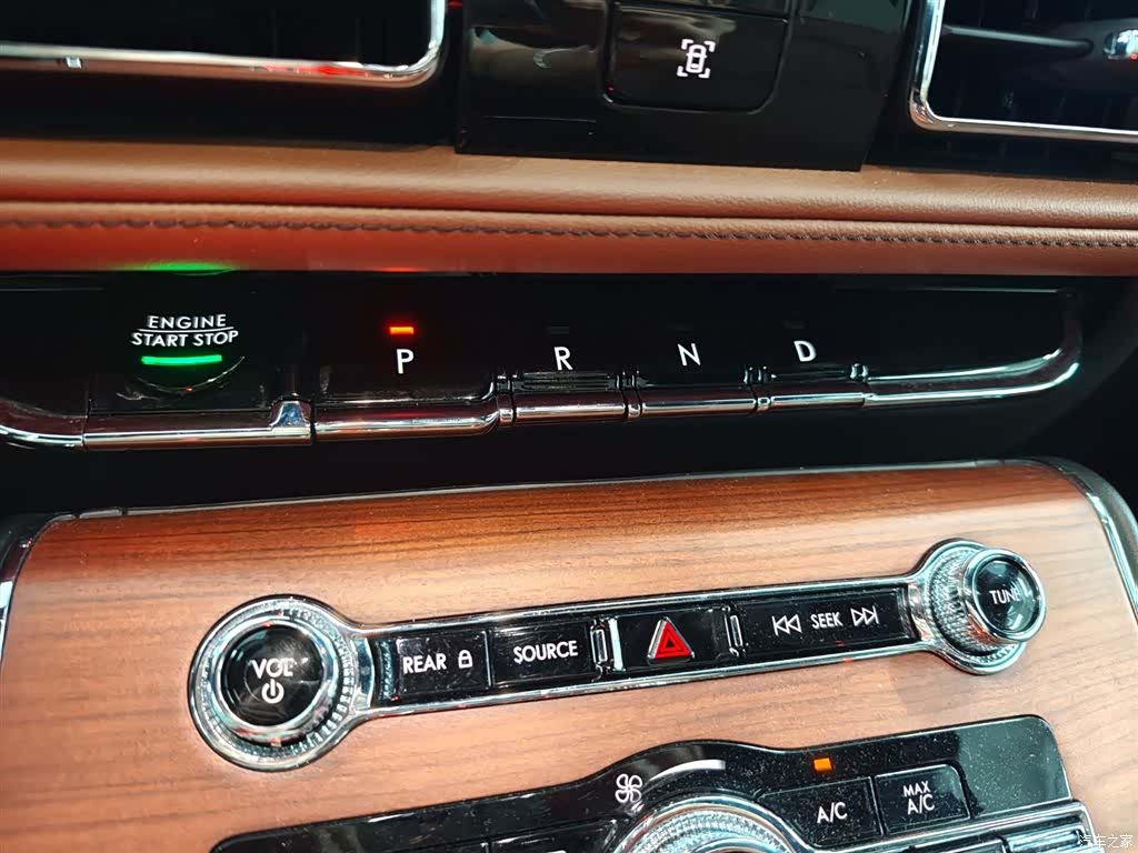 Lincoln Aviator, 2022 7