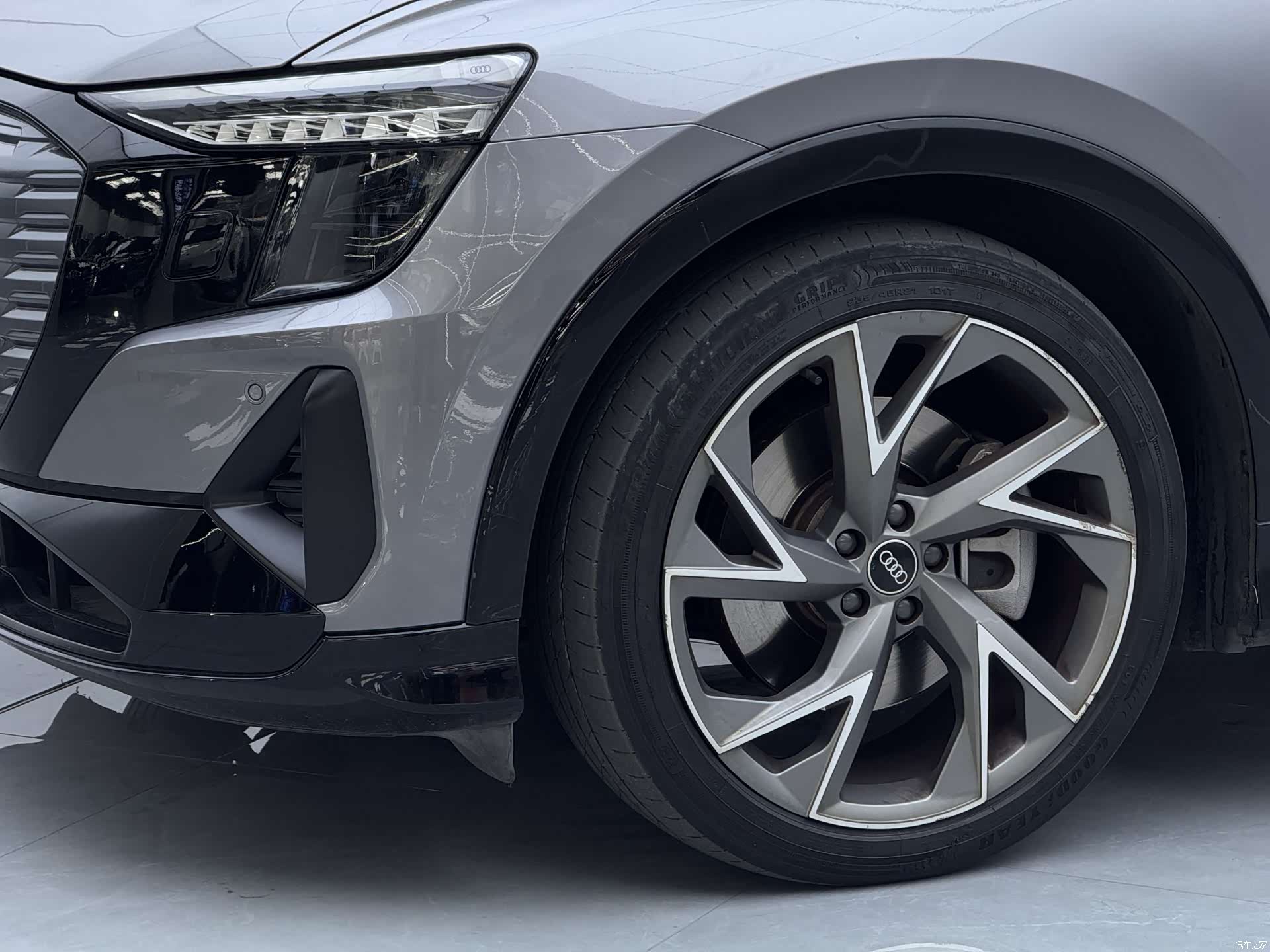 Audi Q5 e-tron, 2022 все фото