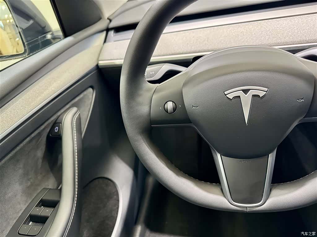 Tesla Model Y, 2024 22