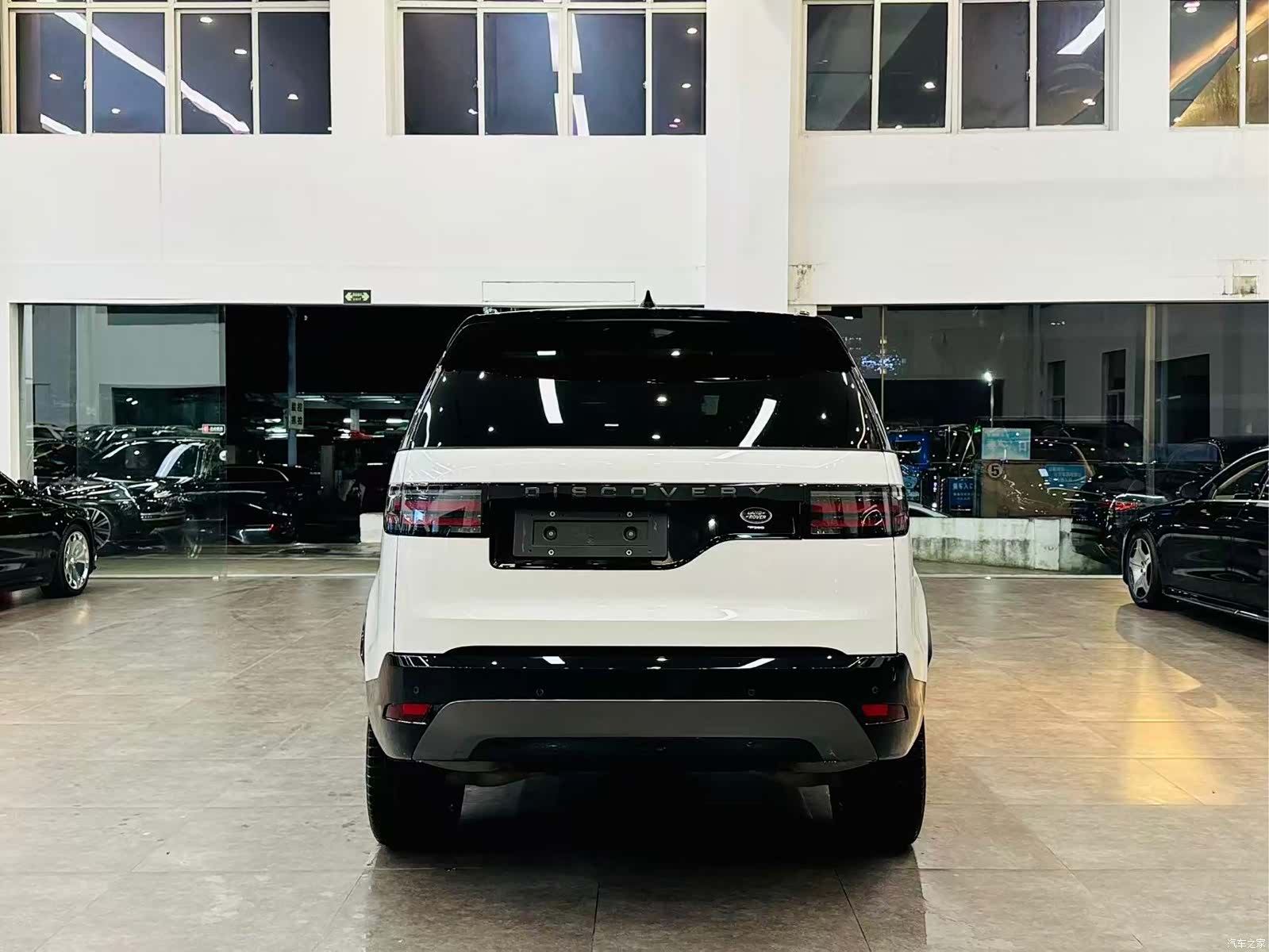 Land Rover Discovery, 2023 все фото