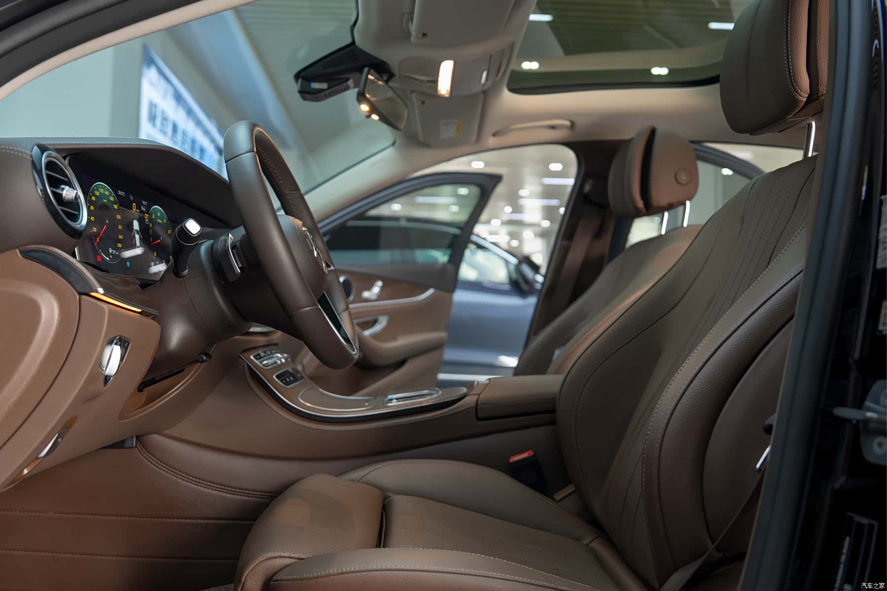 Mercedes-Benz E-Class, 2023 11