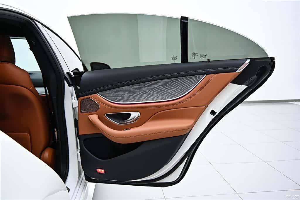 Mercedes-Benz CLS, 2024 22