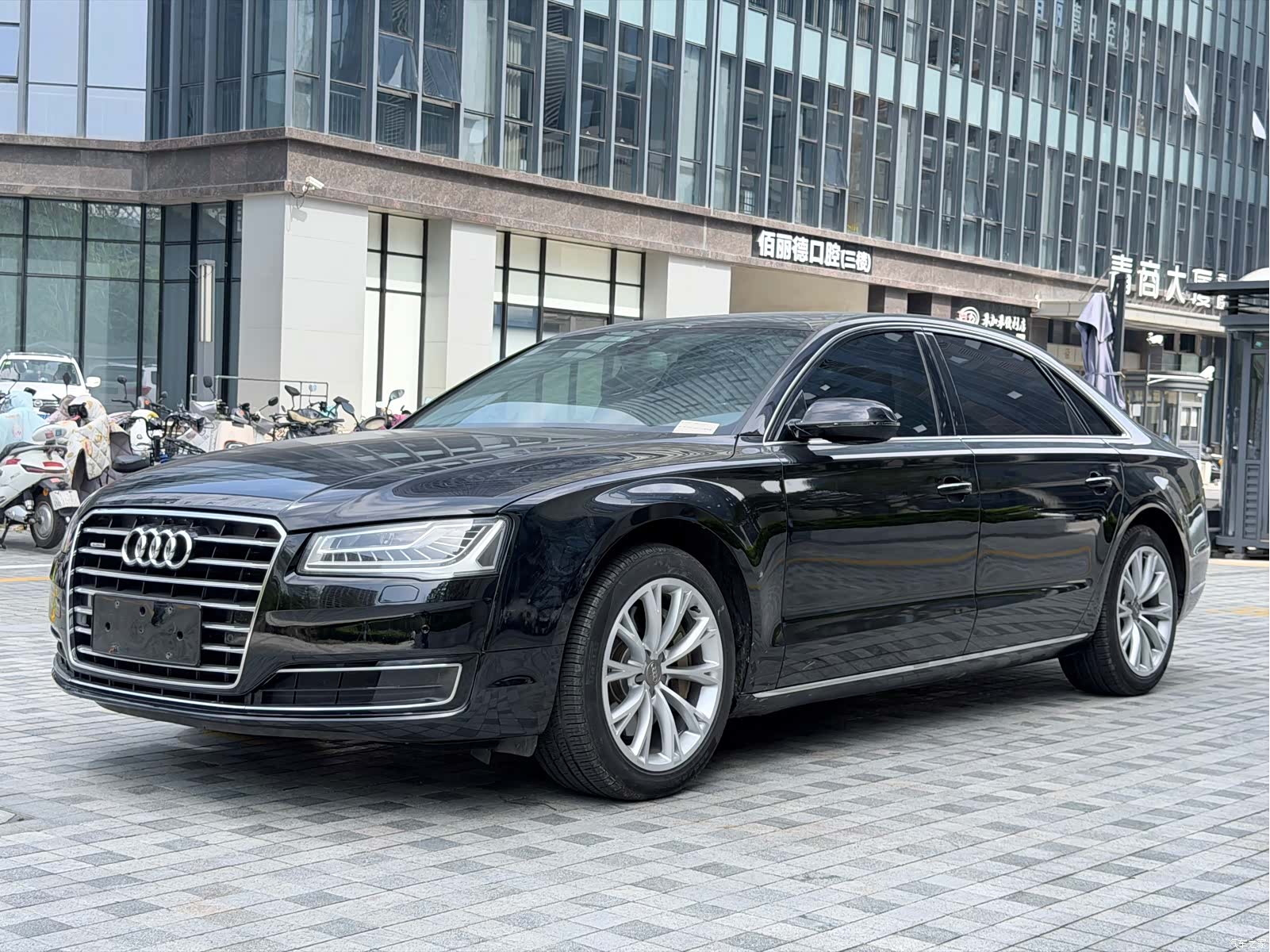 Audi A8L, 2015 1