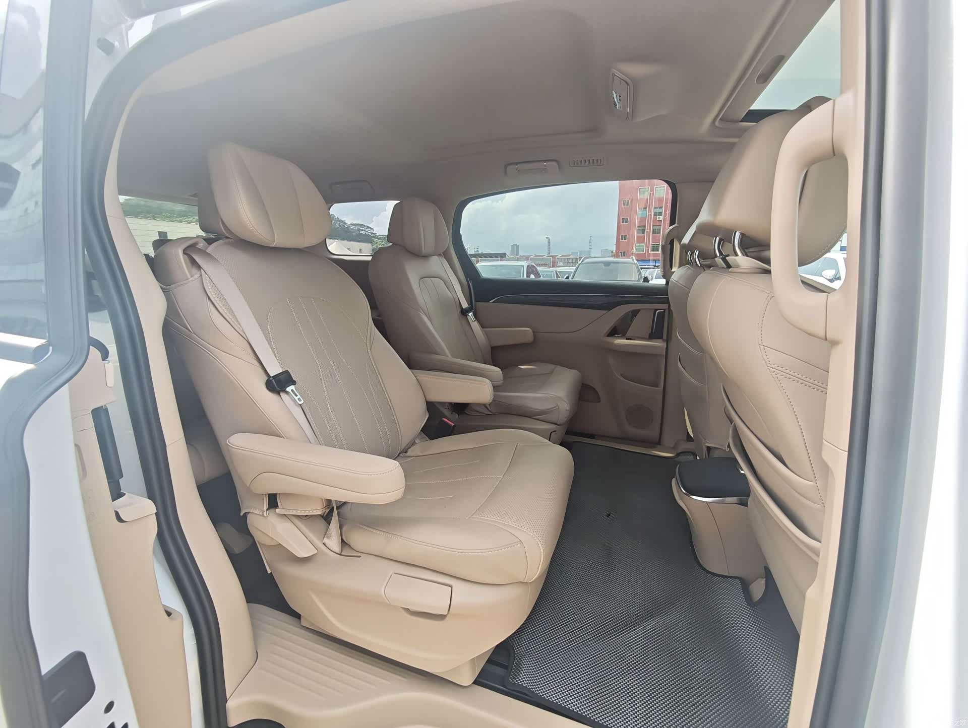 Buick GL8, 2025 10