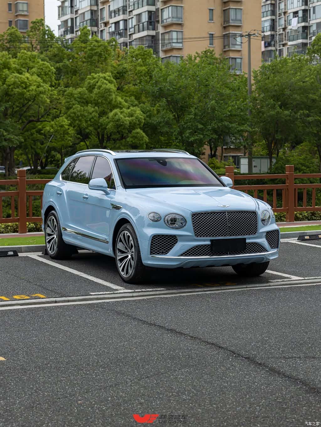 Bentley Bentayga, 2023 3
