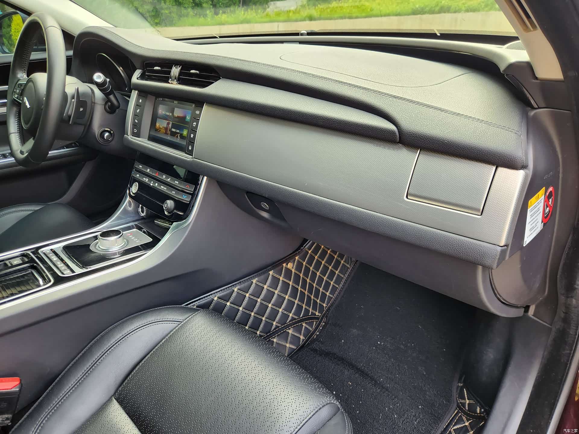 Jaguar XF, 2016 9