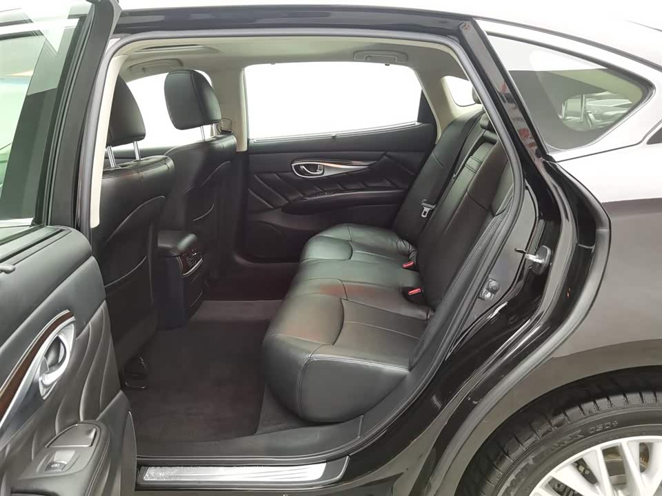 Infiniti Q70 Infiniti Q70