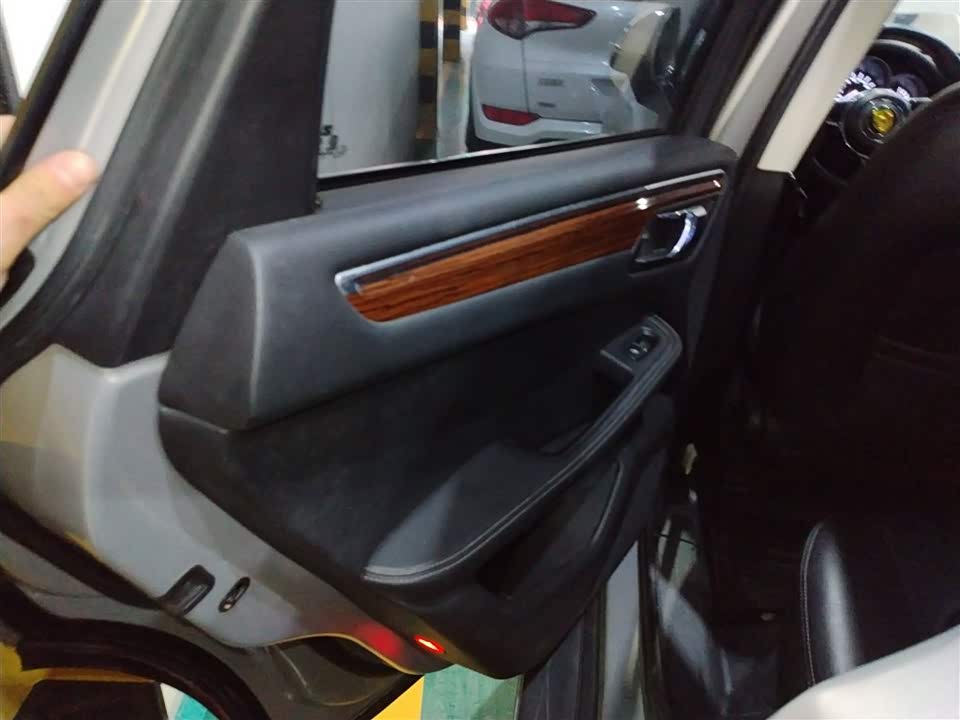 Zotye SR9 Zotye SR9