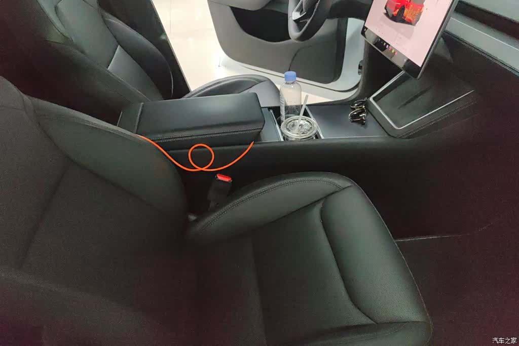 Tesla Model Y, 2025 8