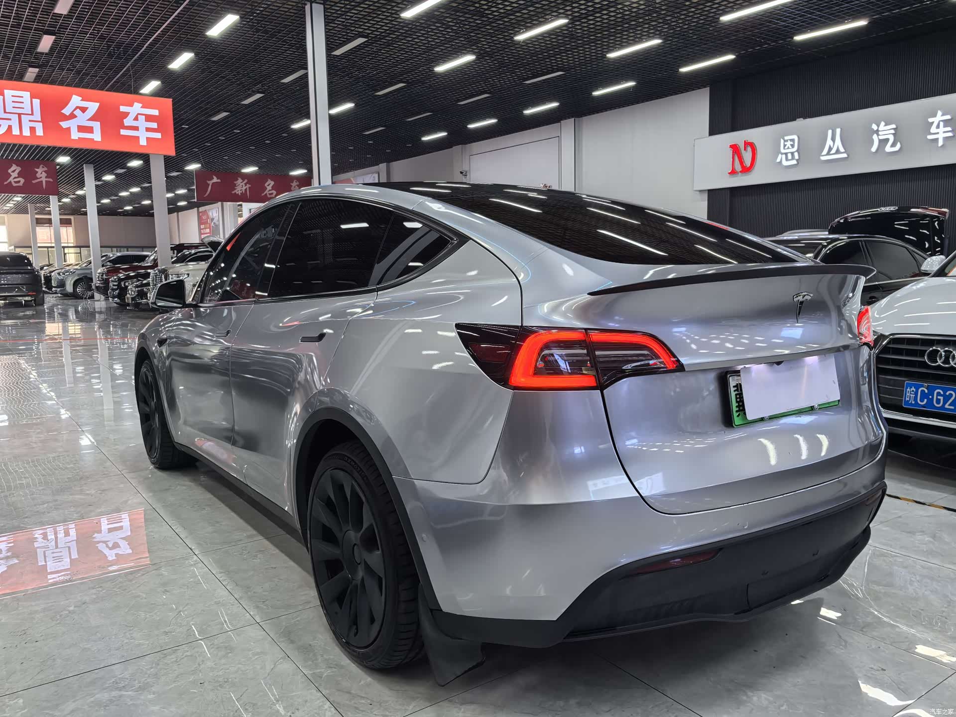 Tesla Model Y, 2022 4