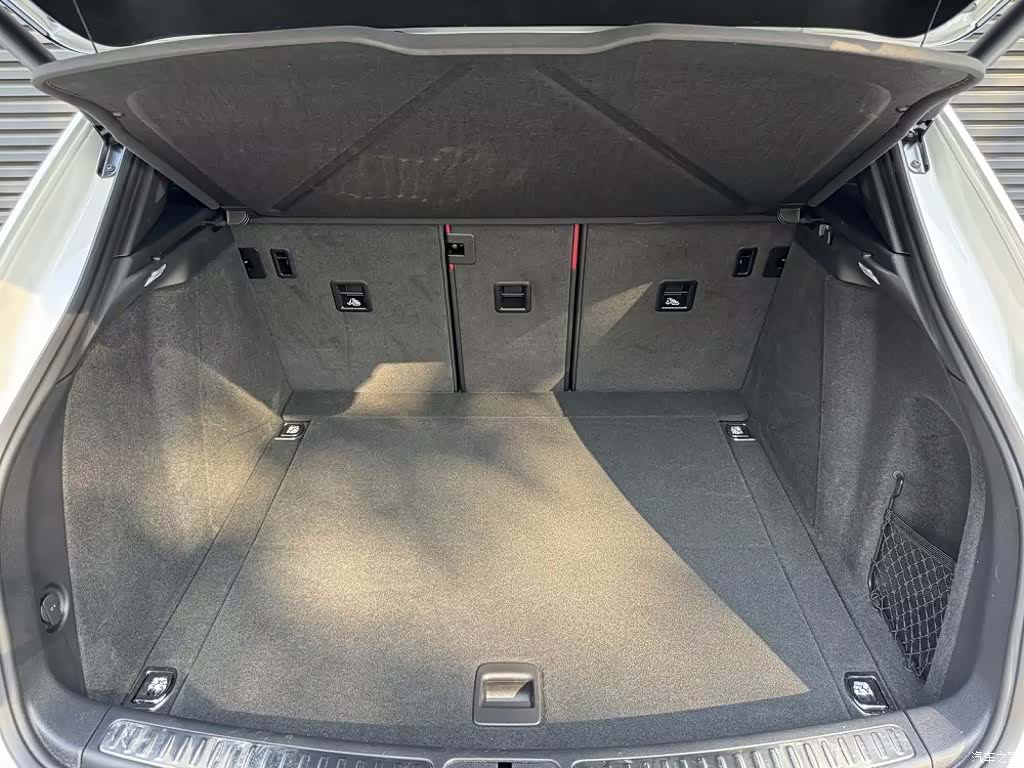 Porsche Macan, 2024 10