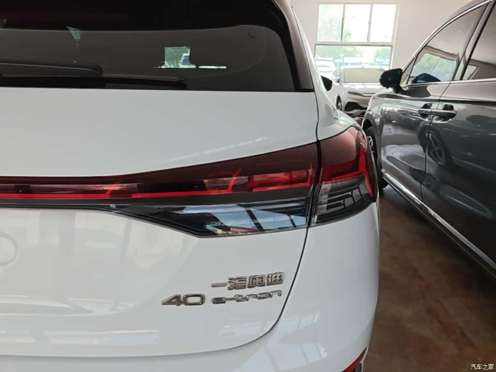 Audi Q4 e-tron, 2024 8