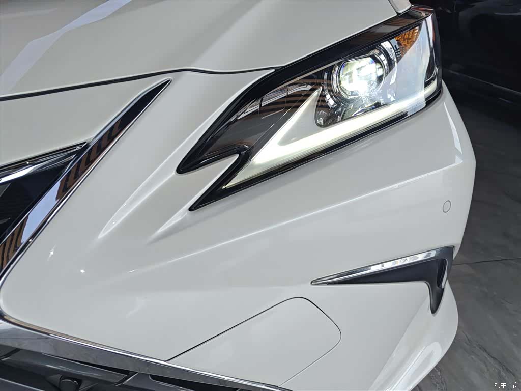 Lexus ES, 2023 18