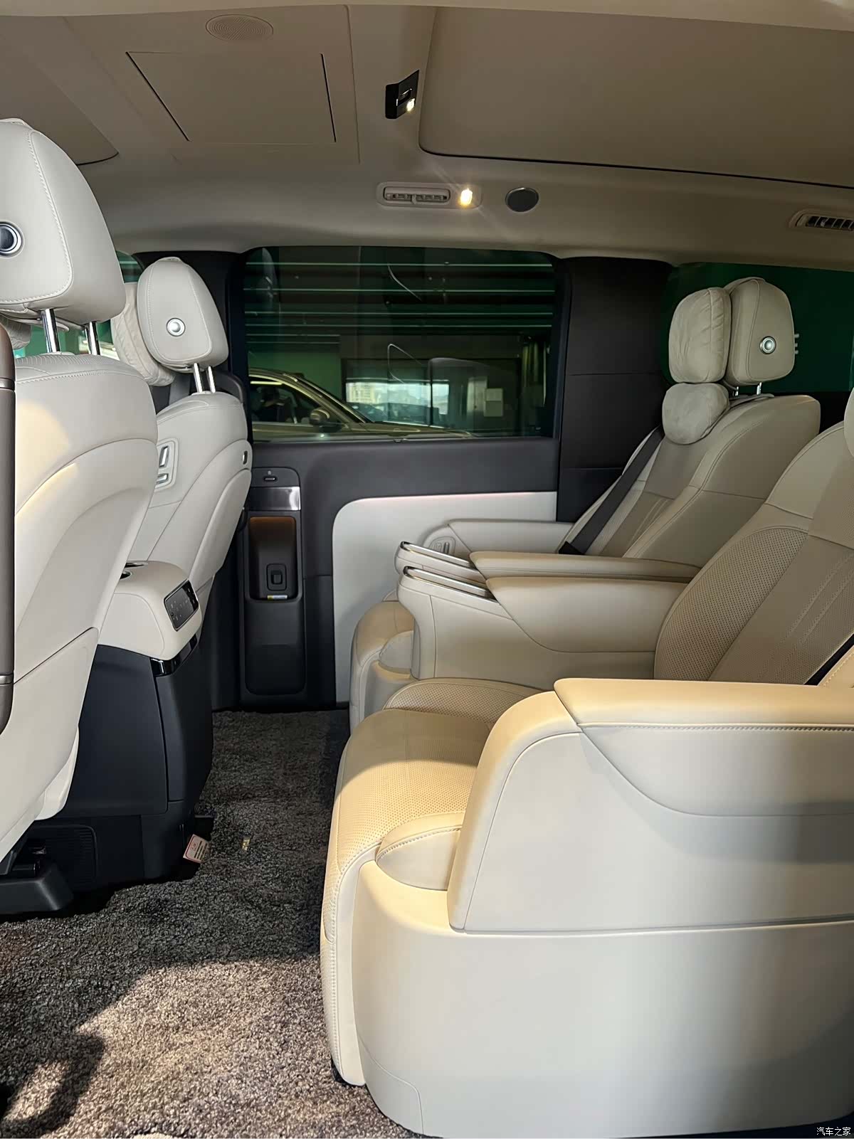 Li Auto MEGA, 2024 8