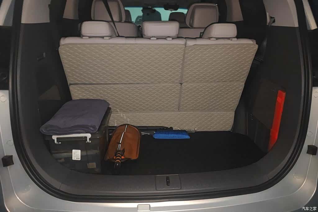 Buick GL8, 2025 4