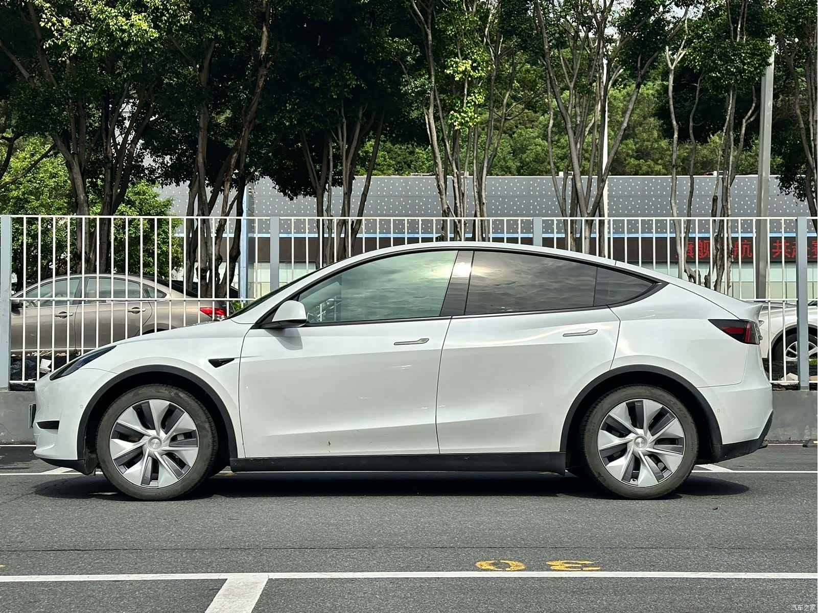 Tesla Model Y, 2023 3