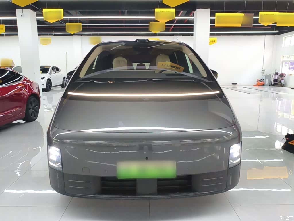 Li Auto MEGA, 2025 3