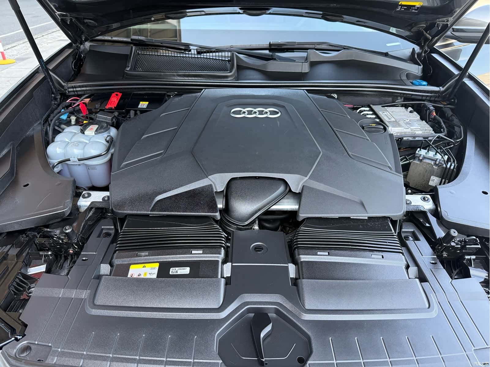 Audi Q8, 2021 14