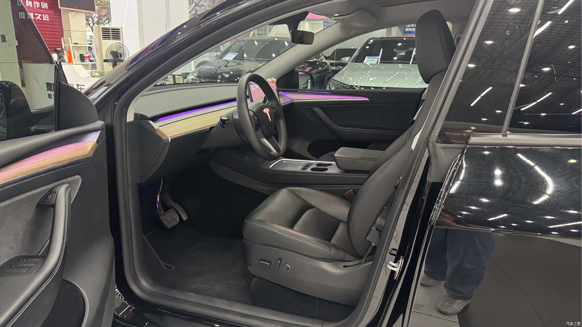 Tesla Model Y, 2023 13