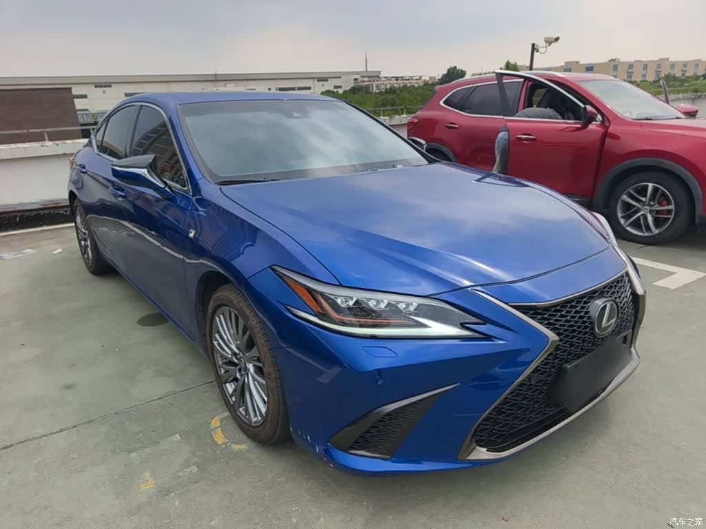 Lexus ES, 2019 4