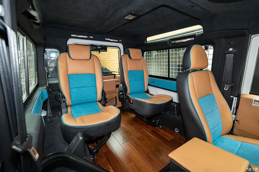 Land Rover Defender, 2010 10