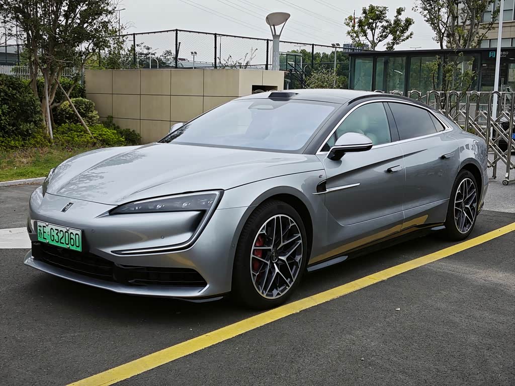 Yangwang U7 2025 PHEV мест Flagship