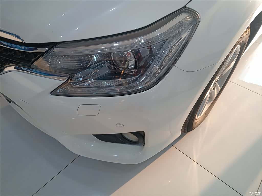 Toyota 2.5V, 2016 24
