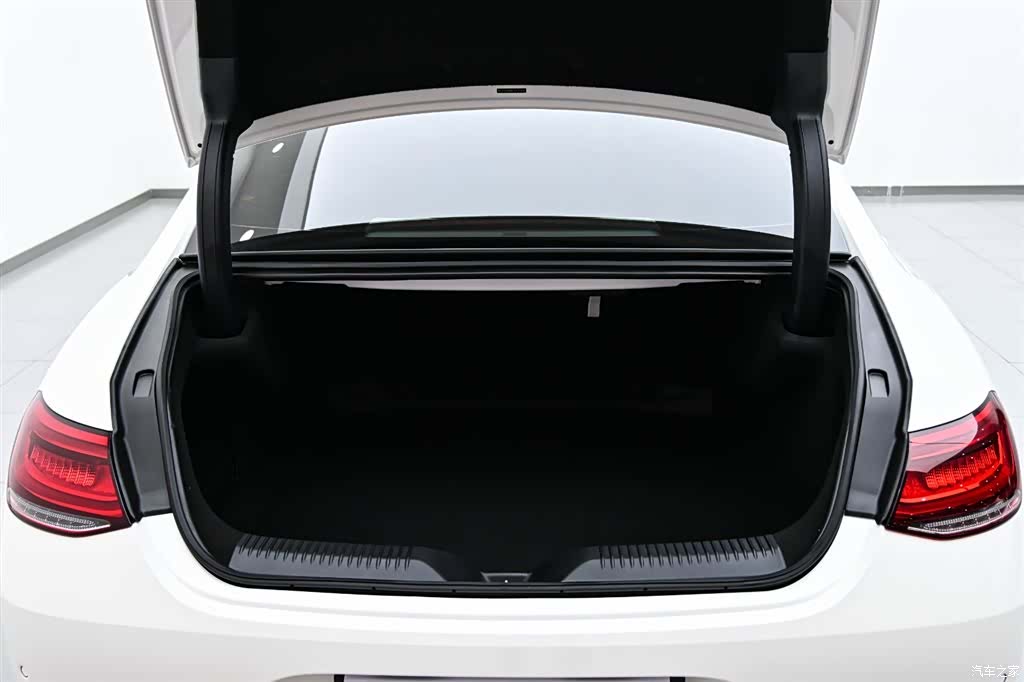 Mercedes-Benz CLS, 2024 34