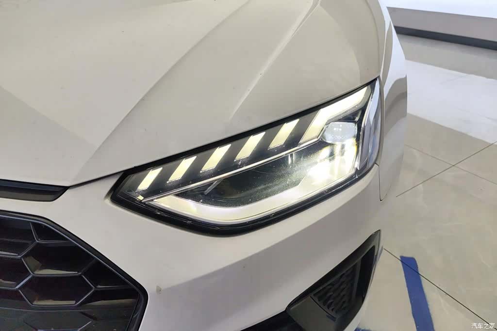 Audi A4L, 2023 все фото