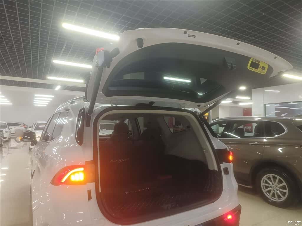 Geely Haoyue, 2022 18