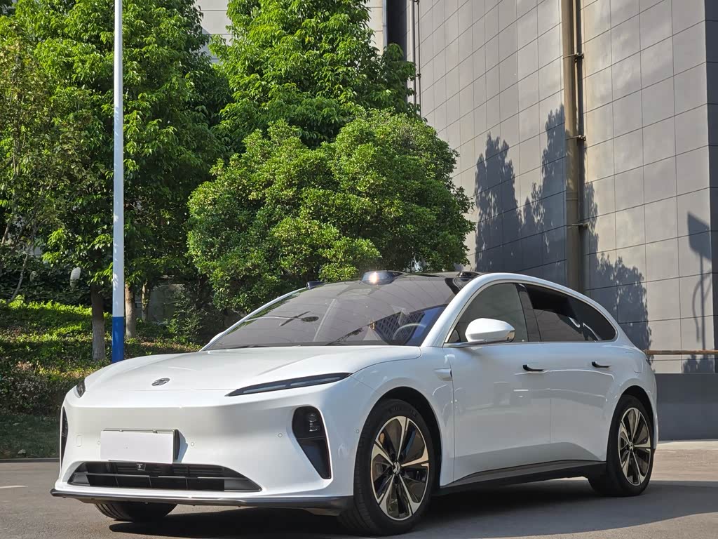 NIO ET5