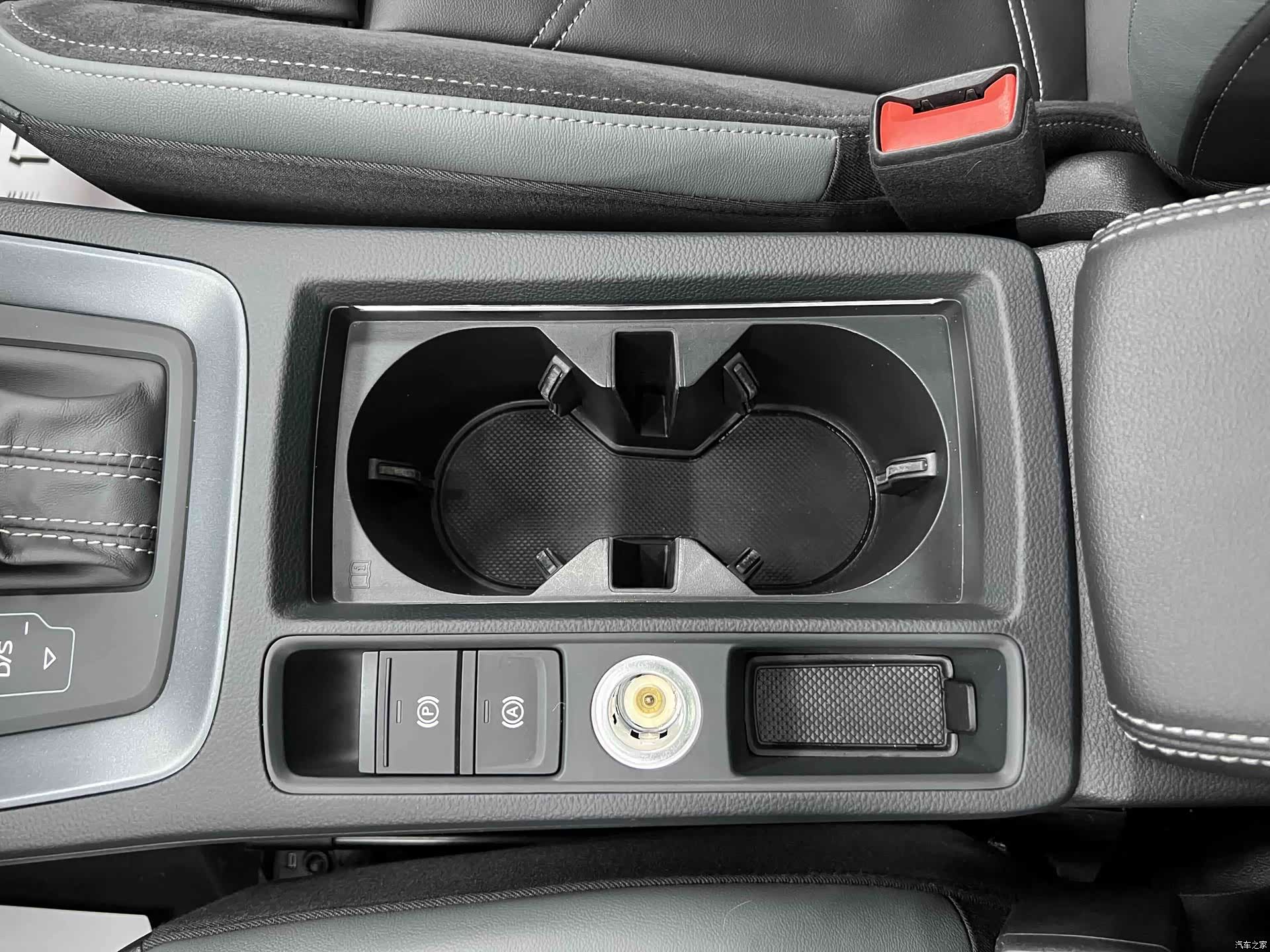 Audi Q3, 2023 13