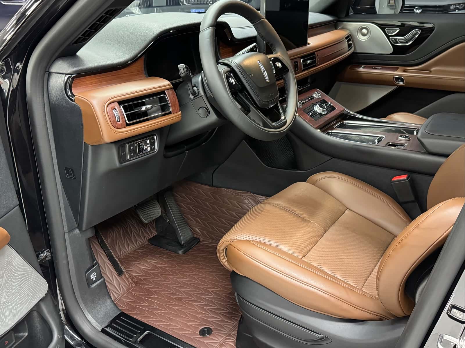 Lincoln Aviator, 2021 8