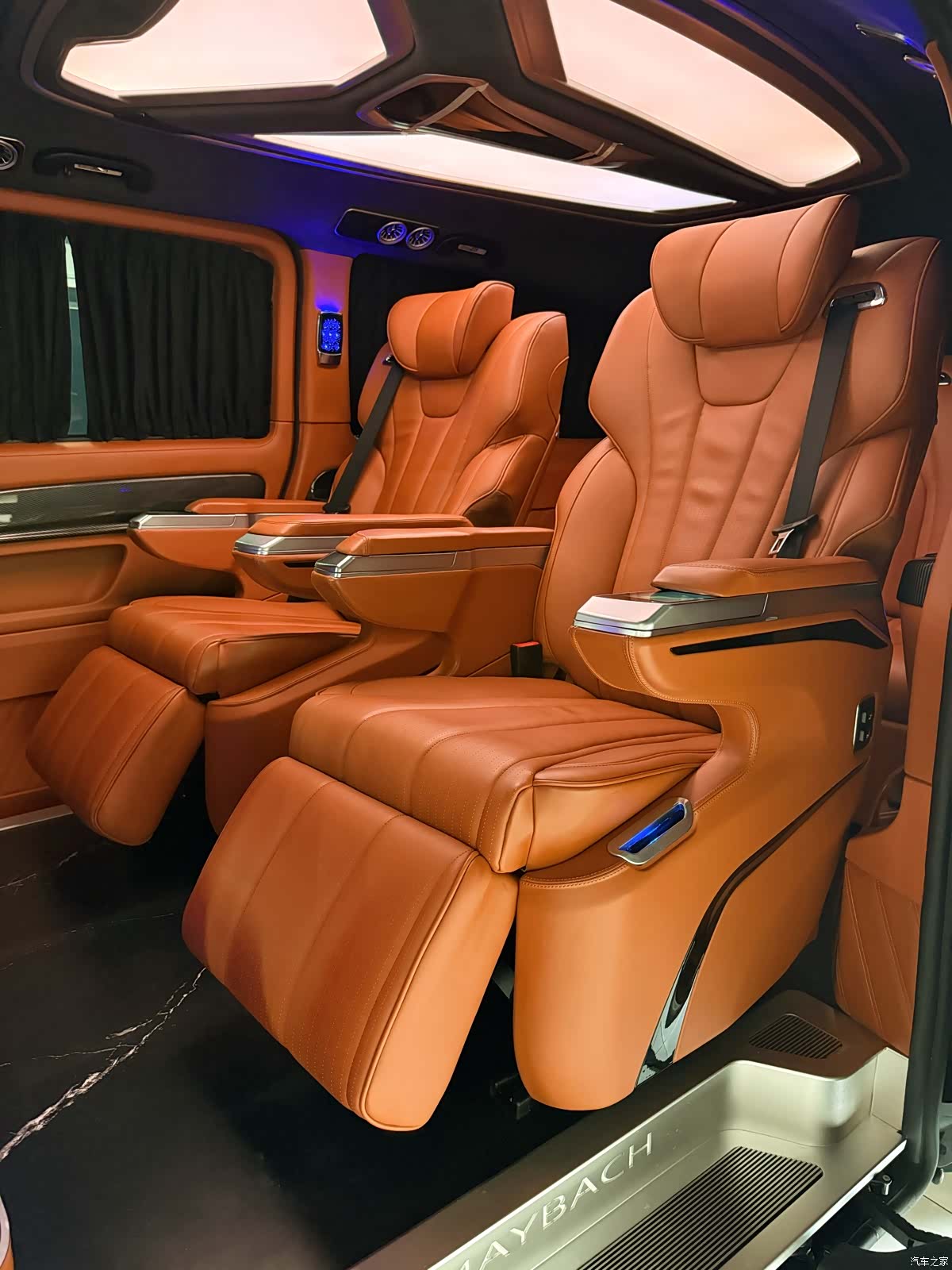 Mercedes-Benz 7, 2023 3