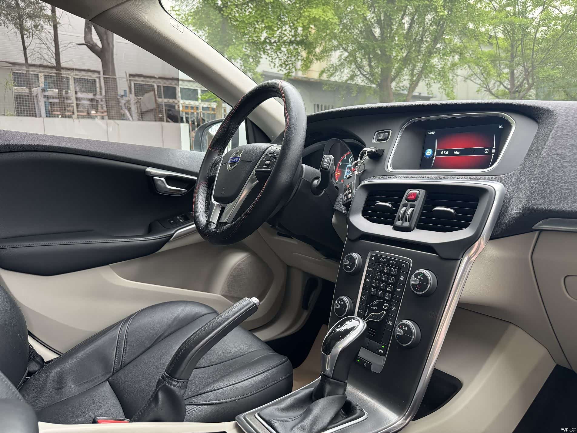 Volvo V40, 2015 16