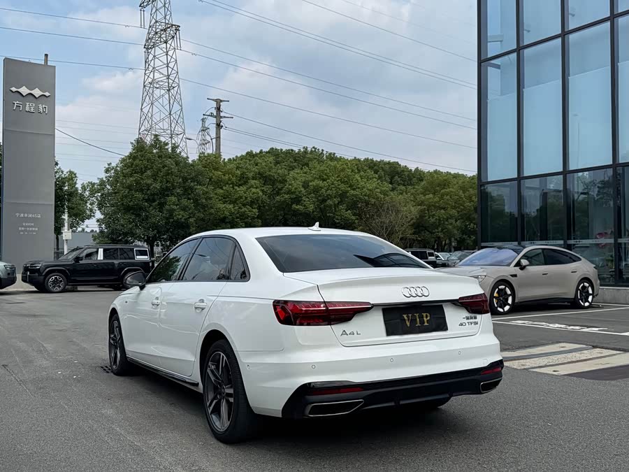 Audi A4L 2022, фото 19