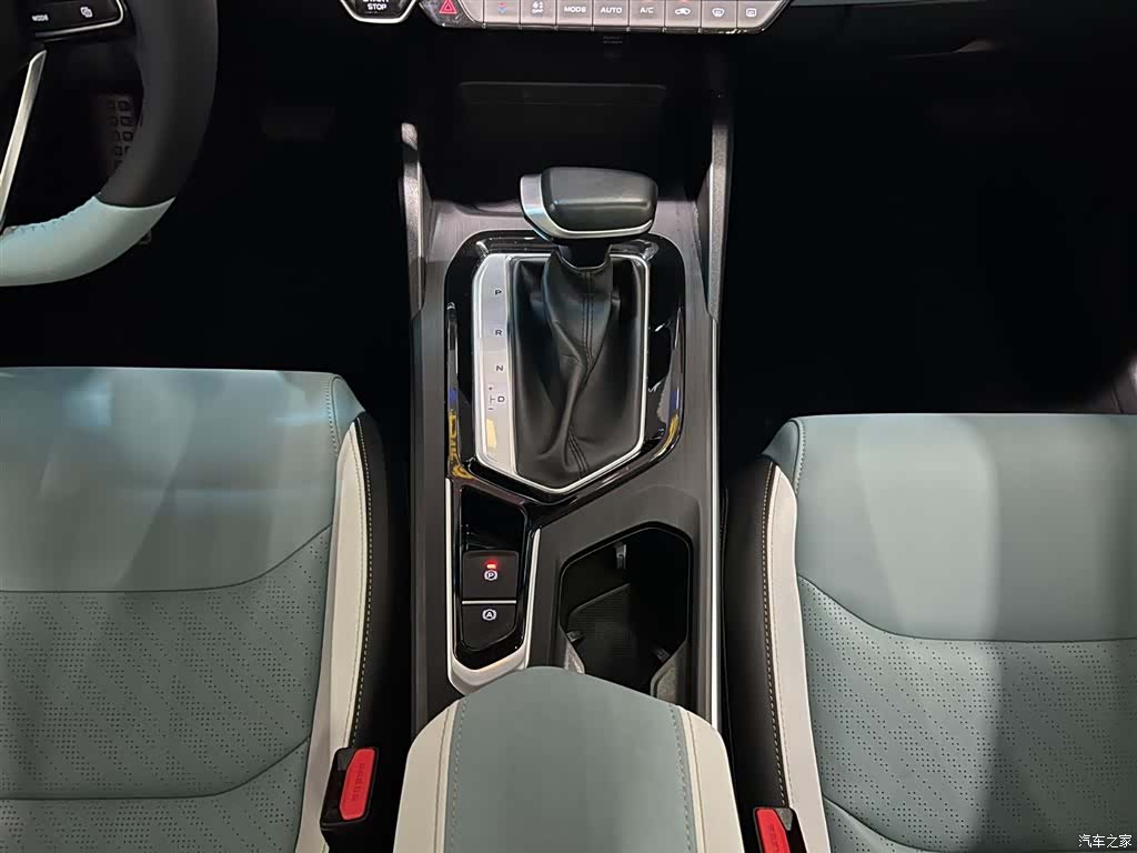 Geely Emgrand, 2023 14