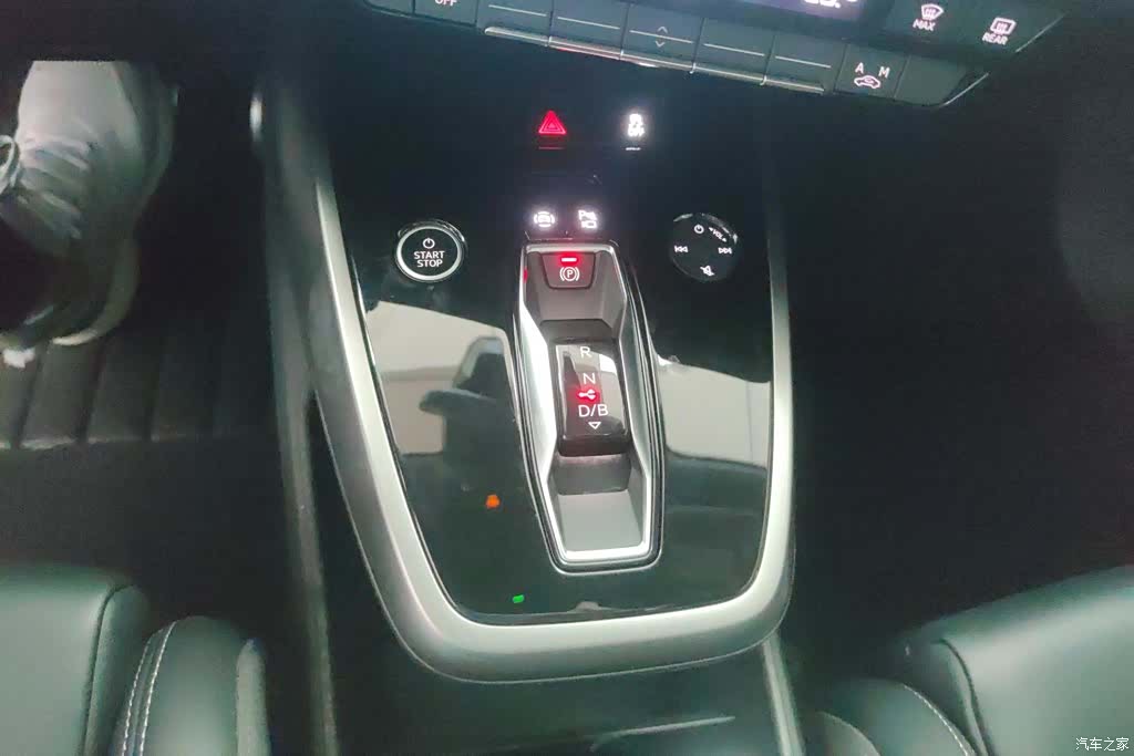 Audi Q4 e-tron, 2024 16