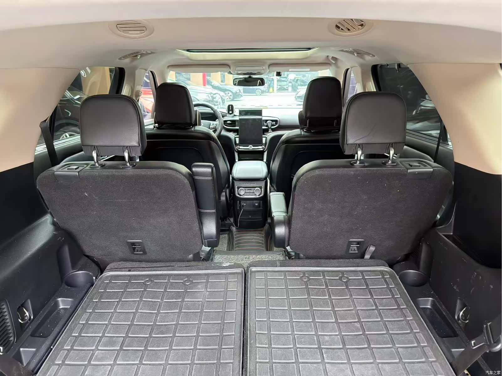 Ford Explorer, 2022 16