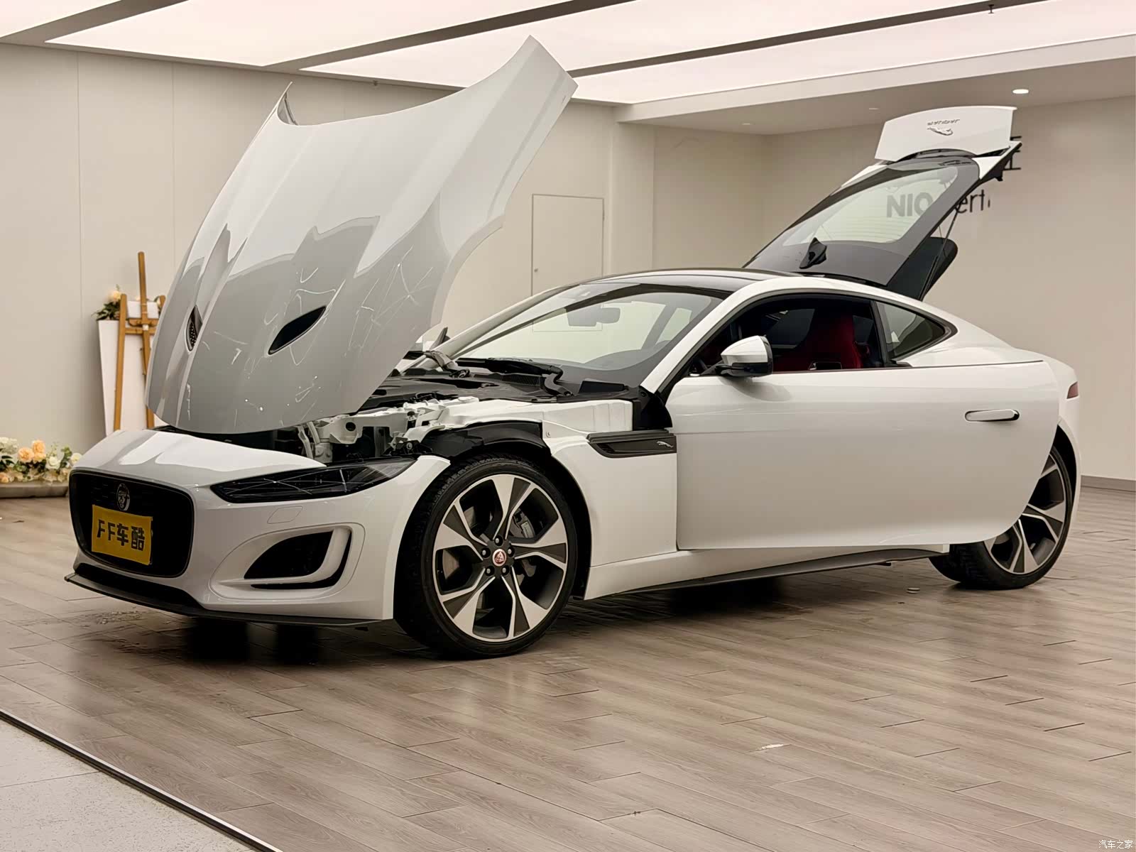 Jaguar F-TYPE, 2022 3