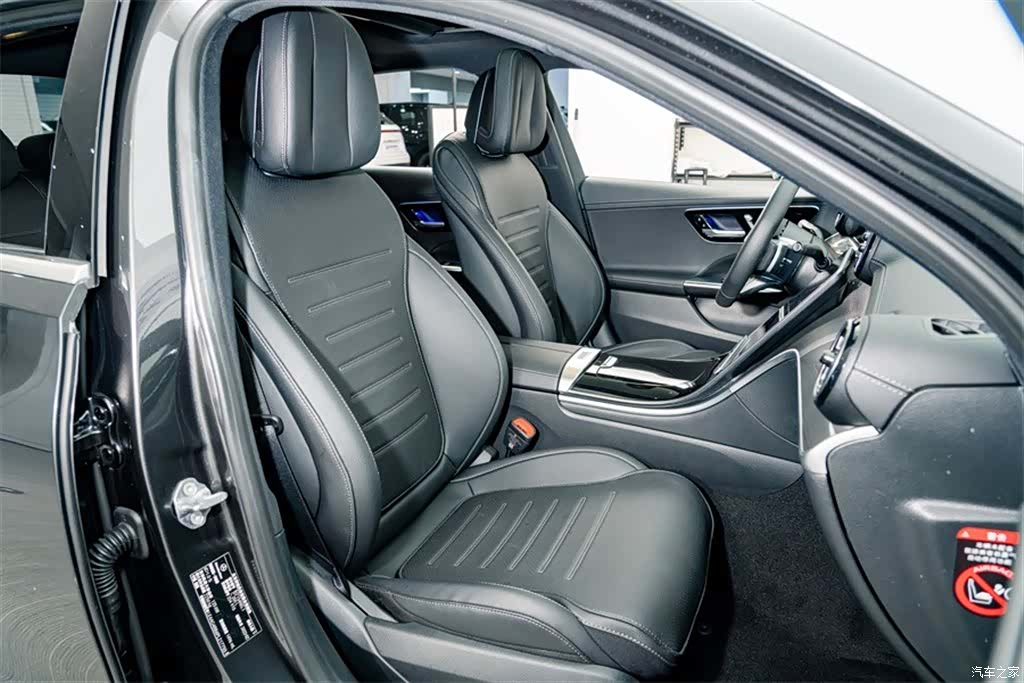 Mercedes-Benz C-Class, 2023 16