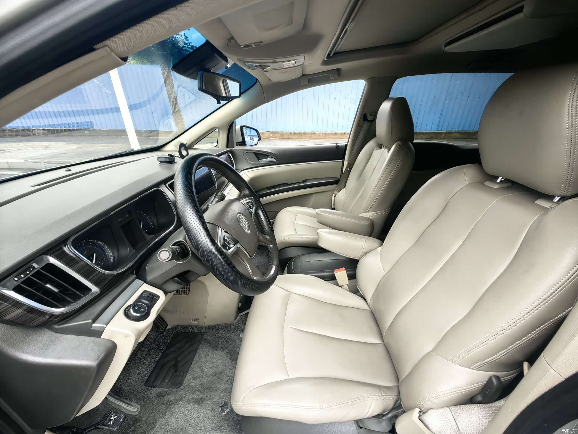 Buick GL8, 2012 4