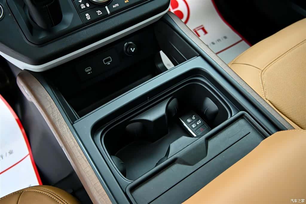 Land Rover Defender, 2024 18